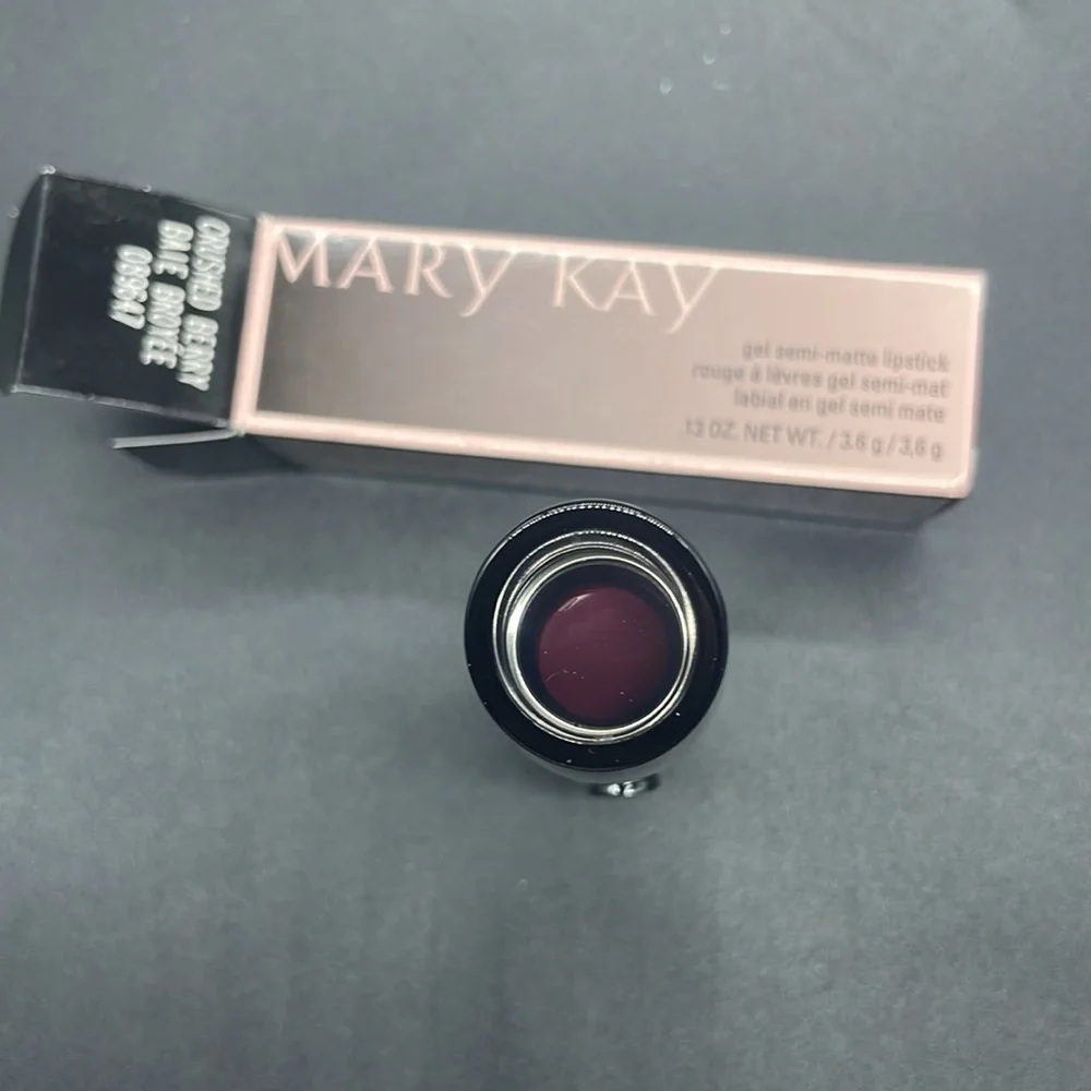 NEW MARY KAY GEL SEMI-MATTE LIPSTICK,  CRUSHED BERRY / BAIE BROYEE